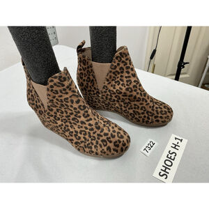 Womans Excellent Condition Dunes Zoey Animal Print Pull On Wedge Booties 8.5